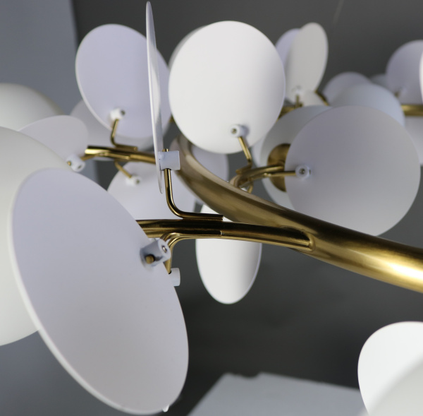 Люстра с плафонами бронза D105см