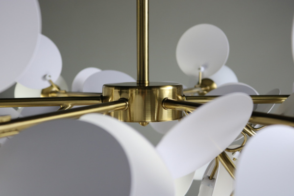 Люстра с плафонами бронза D80см